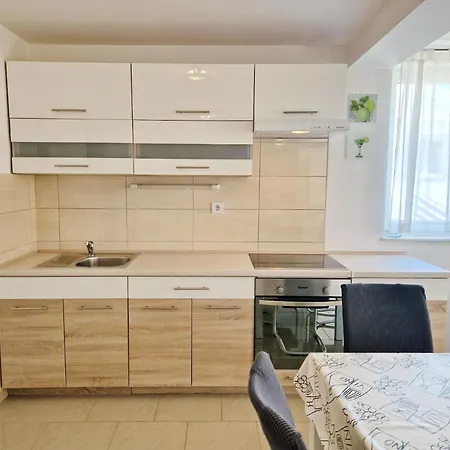 Apartment In Mit Eigenem Balkon Baska (Krk)