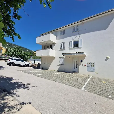 In Mit Eigenem Balkon Baska (Krk)