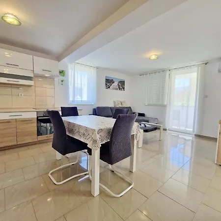 Apartman In Mit Eigenem Balkon