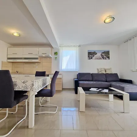In Mit Eigenem Balkon Apartman *